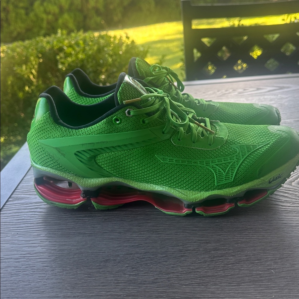 Mizuno Green and Red Athletic Shoes
